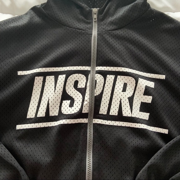 Cropped Wind Breaker - Picture 2 of 5